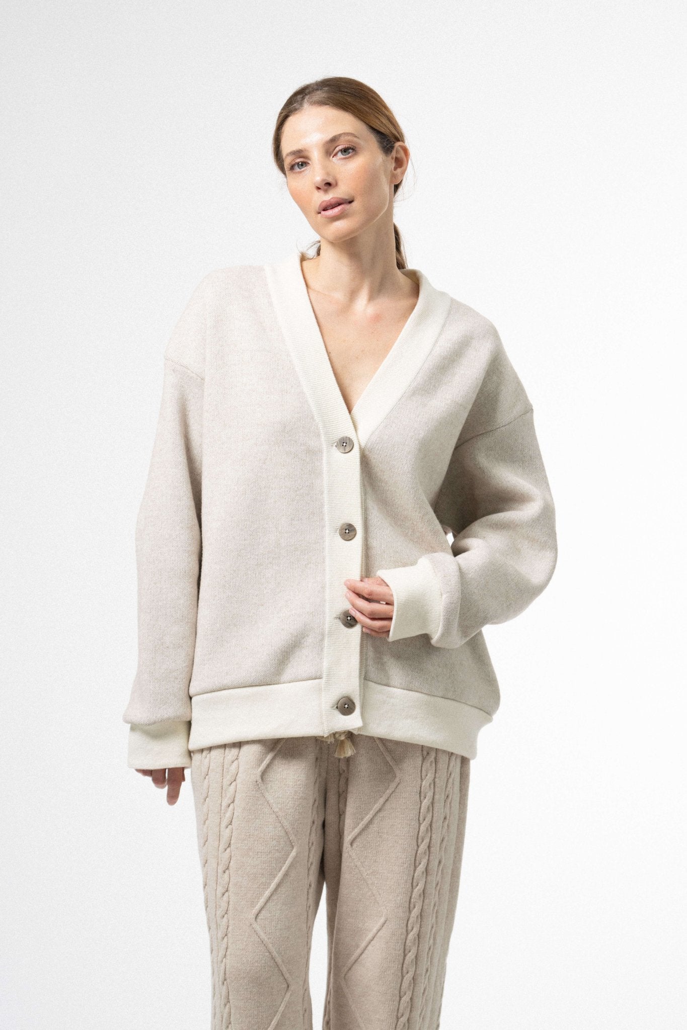 CARDIGAN /// TOUT EN LAIEN - Al Ain Académie