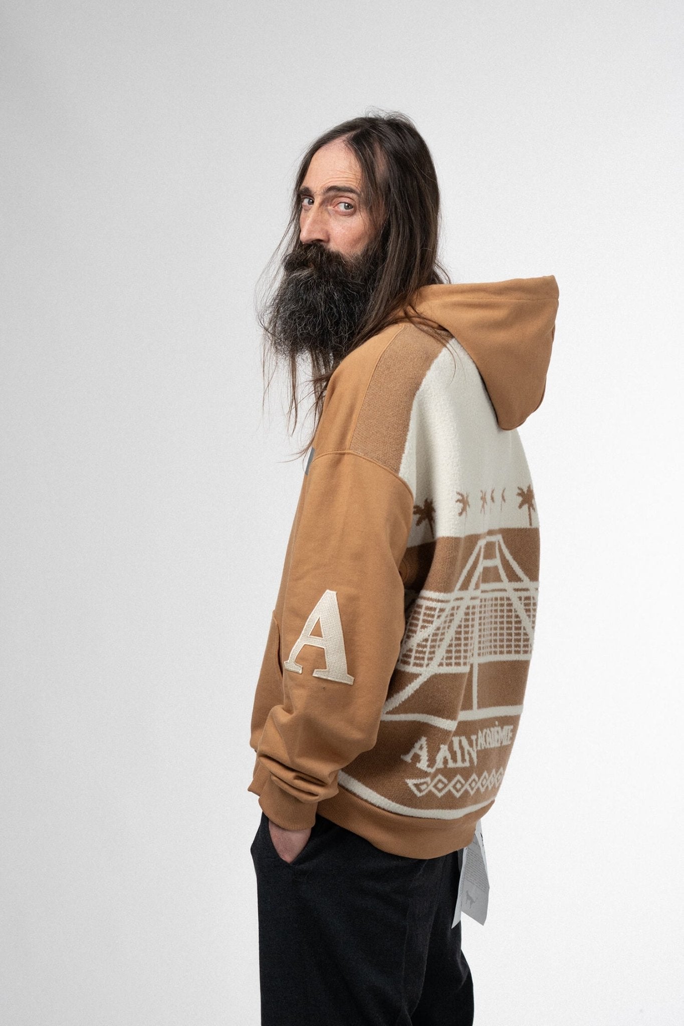 HOODIE COURT_DOS EN LAINE - Al Ain Académie