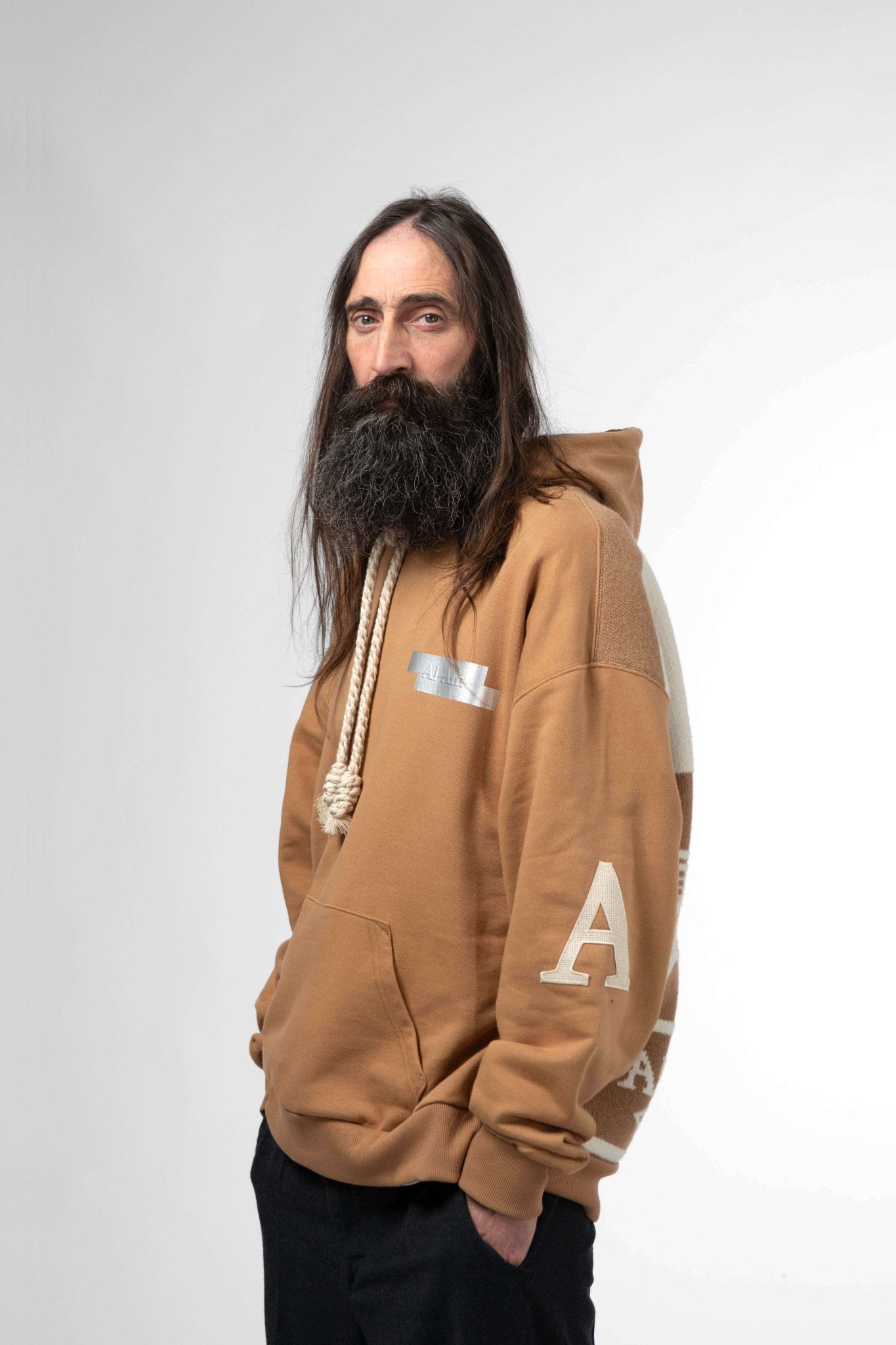 HOODIE COURT_DOS EN LAINE - Al Ain Académie