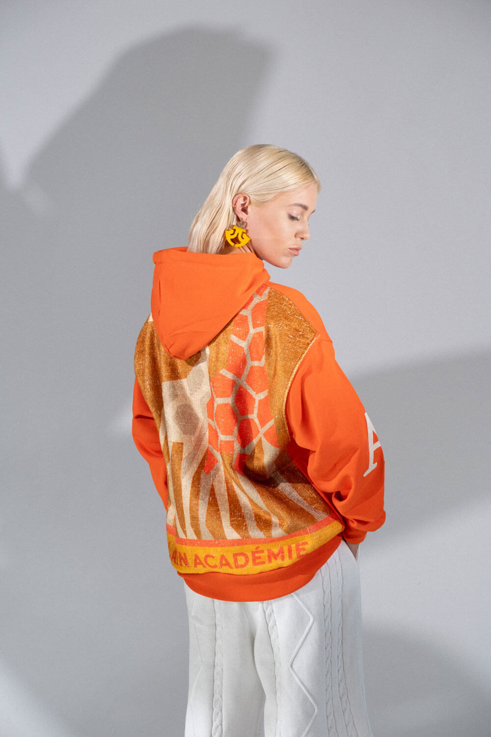 HOODIE GIRAFFES_ORANGE - Al Ain Académie