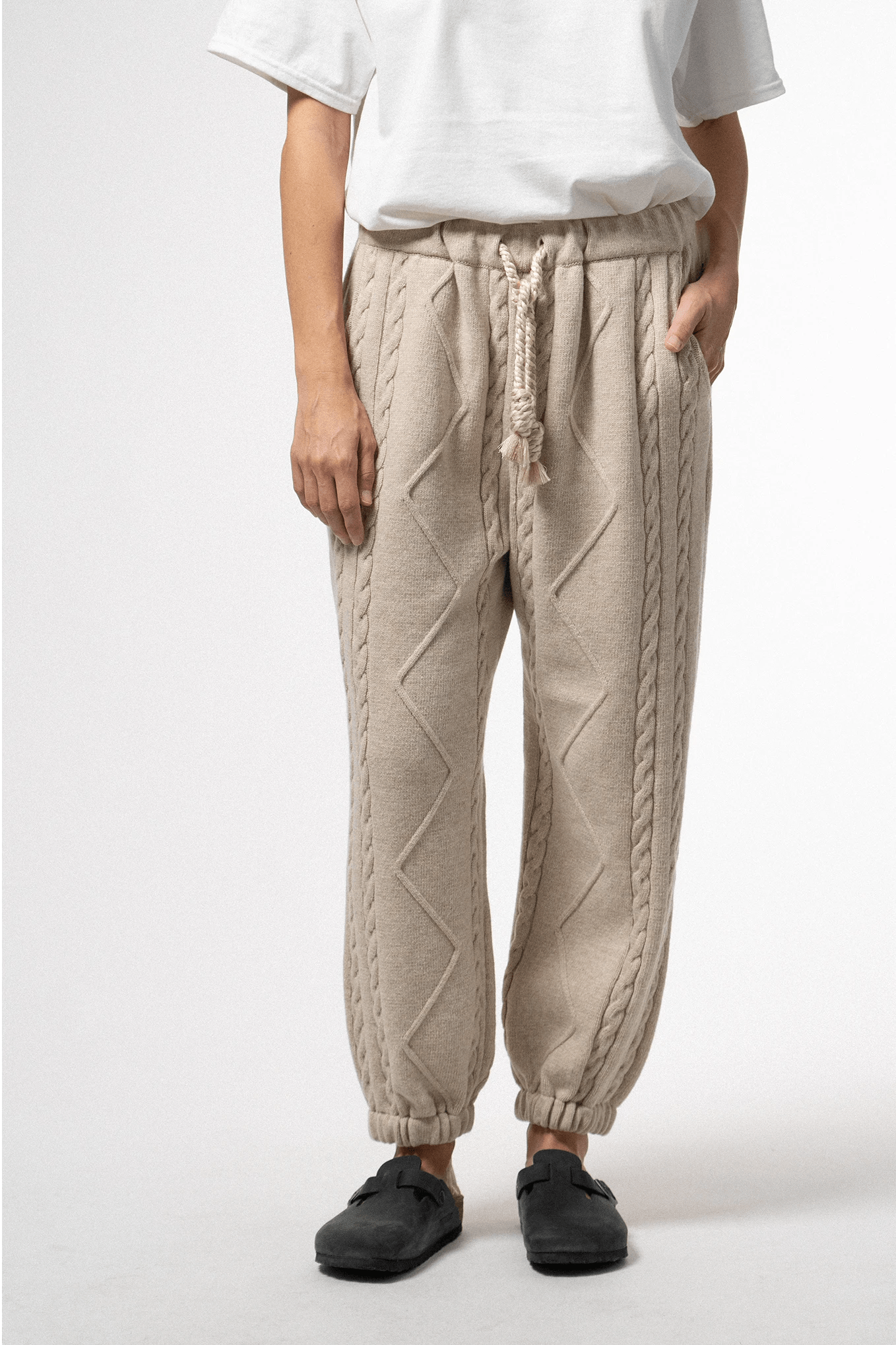 LE PANTALON LONG EN LAINE LIM. ED. - Al Ain Académie