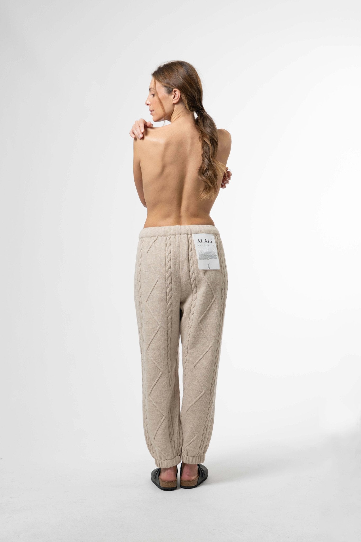 LE PANTALON LONG EN LAINE LIM. ED. - Al Ain Académie