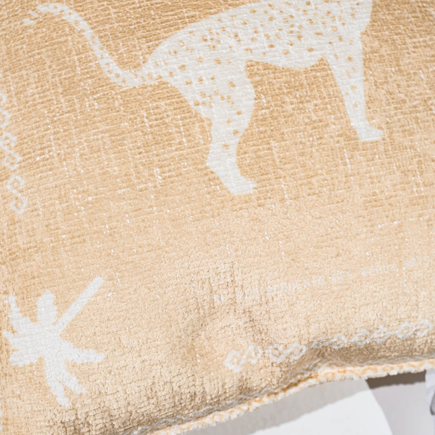 LEOPARD_CUSHION - Al Ain Académie